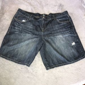 New York & Company Distress Denim Shorts Sz 18
